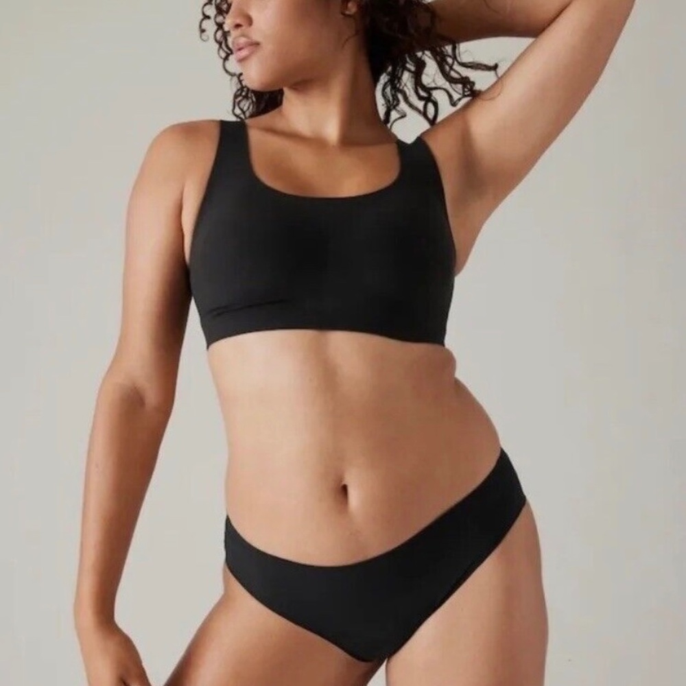 Athleta Ritual Pull On Bra Medium Black D-DD Cup Soft Comfort Stretch